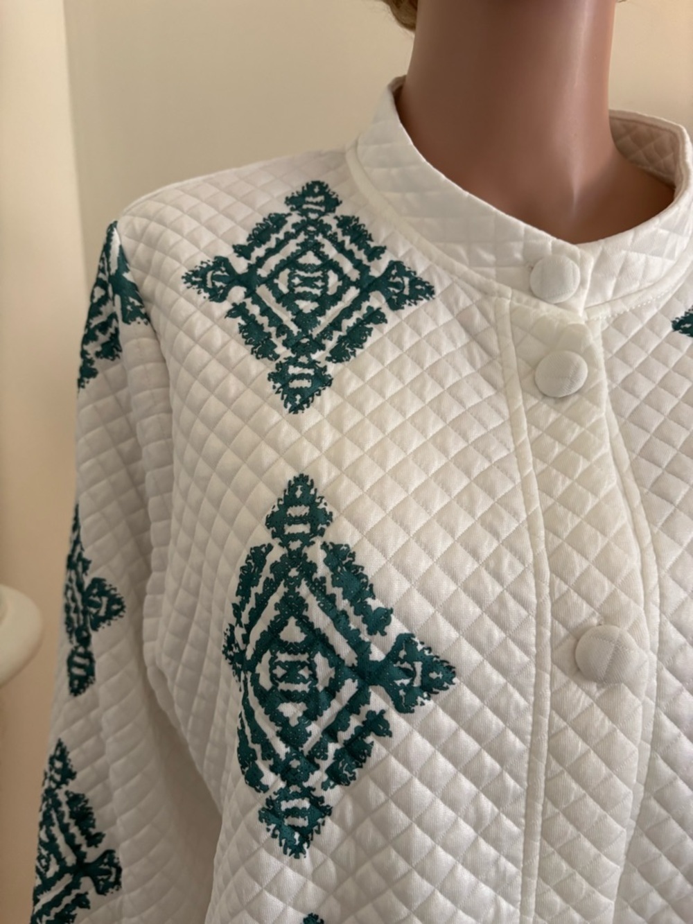 Quilted White Button-Front Jacket with Teal Diamond Motif - Picture 5 of 13